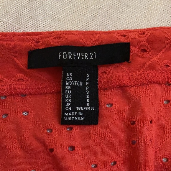 Vintage-inspired red top! - Picture 3 of 3